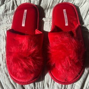 Victoria’s Secret NWOT Winter Pom Pom Slippers